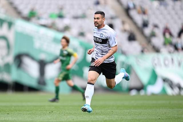 意甲-赖因德斯制胜福法纳助攻 AC米兰1-0维罗纳